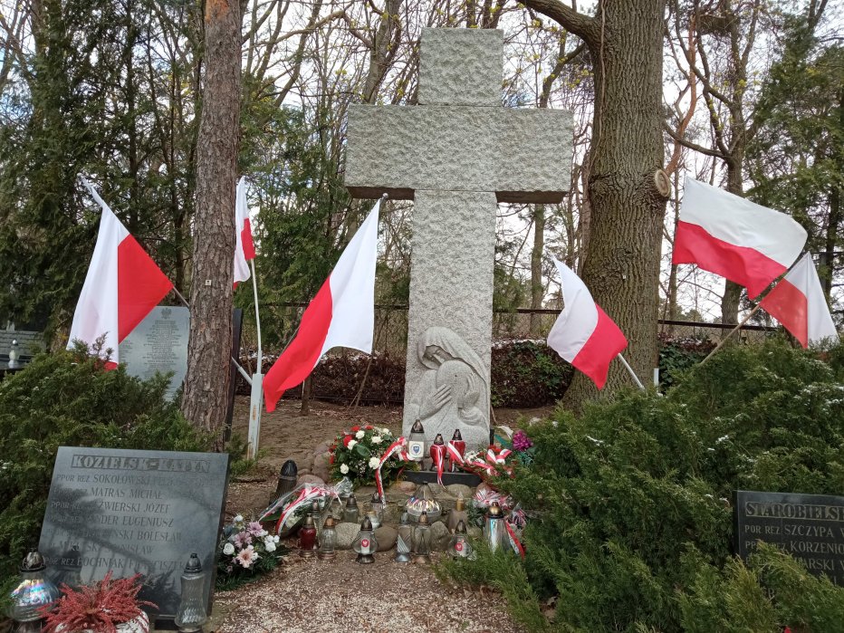85. rocznica ludob&oacute;jstwa sowieckiego w Katyniu oraz 15. rocznica tragedii smoleńskiej - Parafia p.w. Miłosierdzia Bożego w Puławach, dn. 06.04.2025 r.