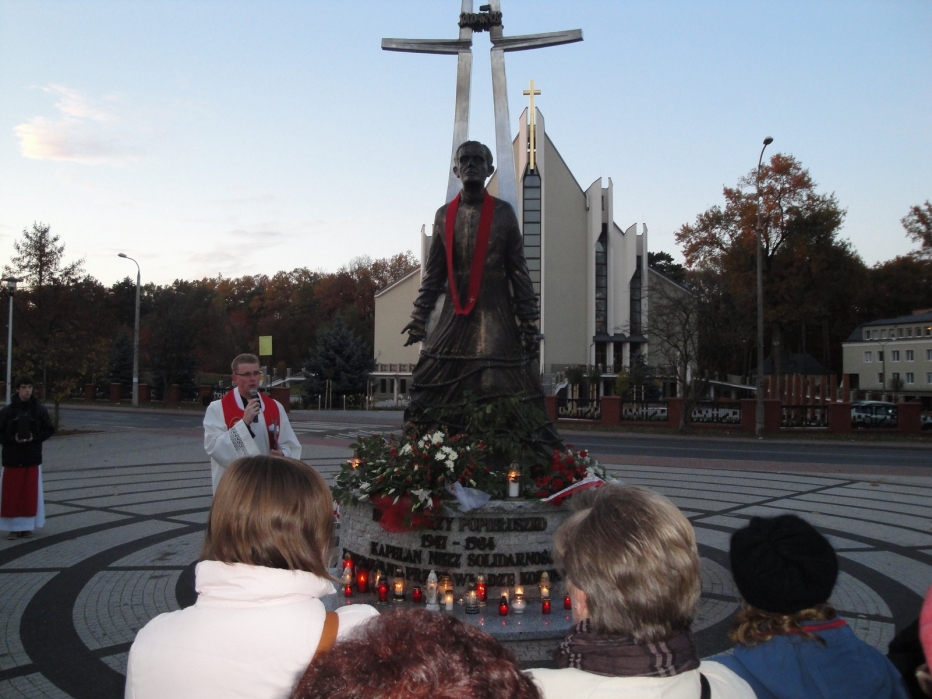 &bdquo; Jako synowie Boga nie możemy być niewolnikami &lsquo;&rsquo; &ndash; liturgiczne wspomnienie Bł. Ks. Jerzego Popiełuszki &ndash; Puławy &ndash; dn. 19.10.2013 r.