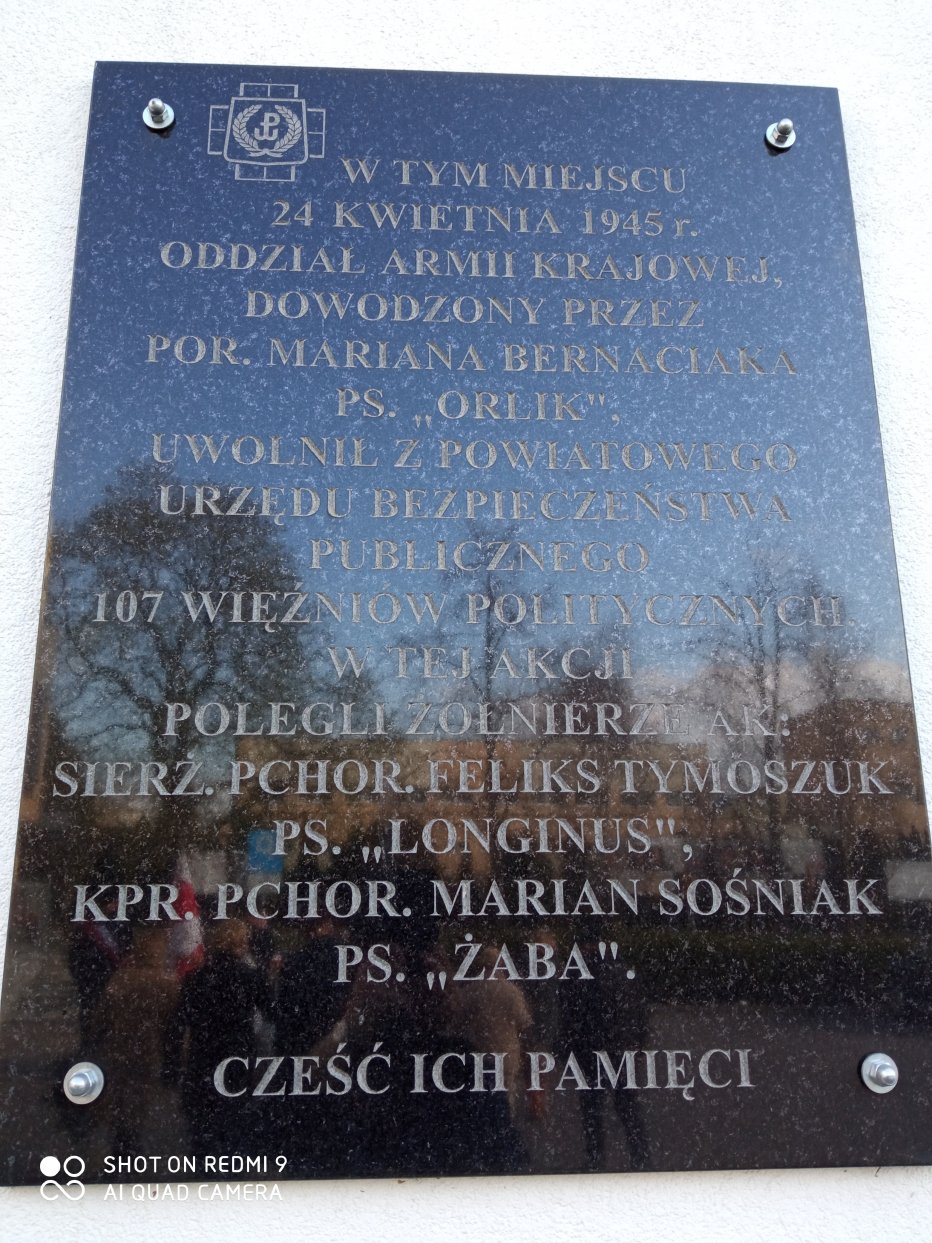 76. rocznica uwolnienia 107 więźni&oacute;w z puławskiej katowni NKWD-UB, siedziby Powiatowego Urzędu Bezpieczeństwa Publicznego w Puławach-24.04.1945.-24.04.2021.