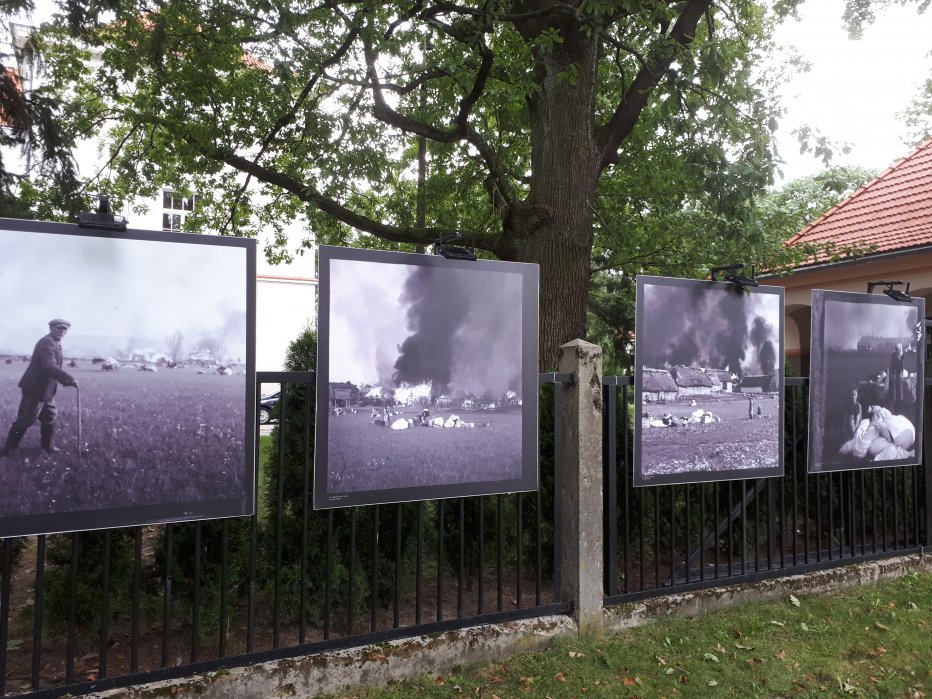 Wystawa upamietniająca ofiary pacyfikacji Wąwolnicy-02.05.1946 r.-I LO im. Ks. A. J. Czartoryskiego w Puławach-07.09.2020 r.
